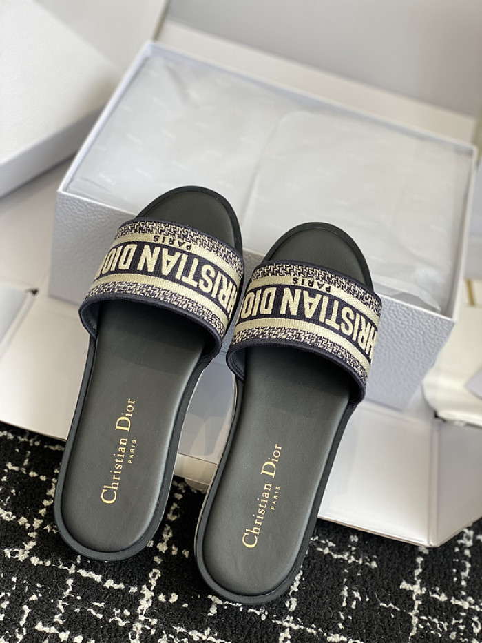 d10r sandal