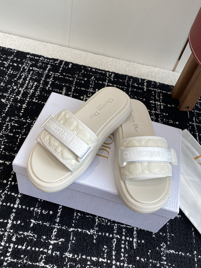 d10r sandal