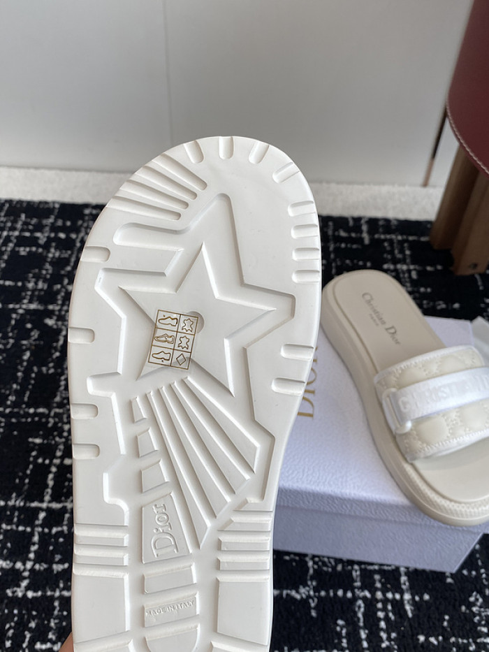 d10r sandal