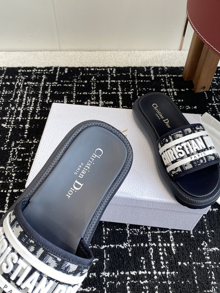 d10r sandal