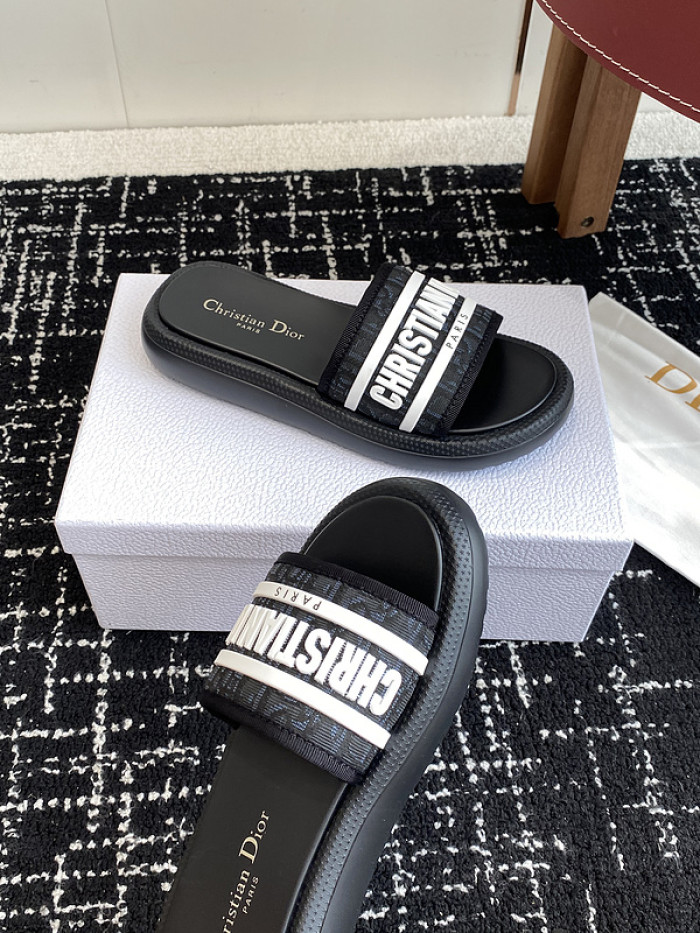d10r sandal