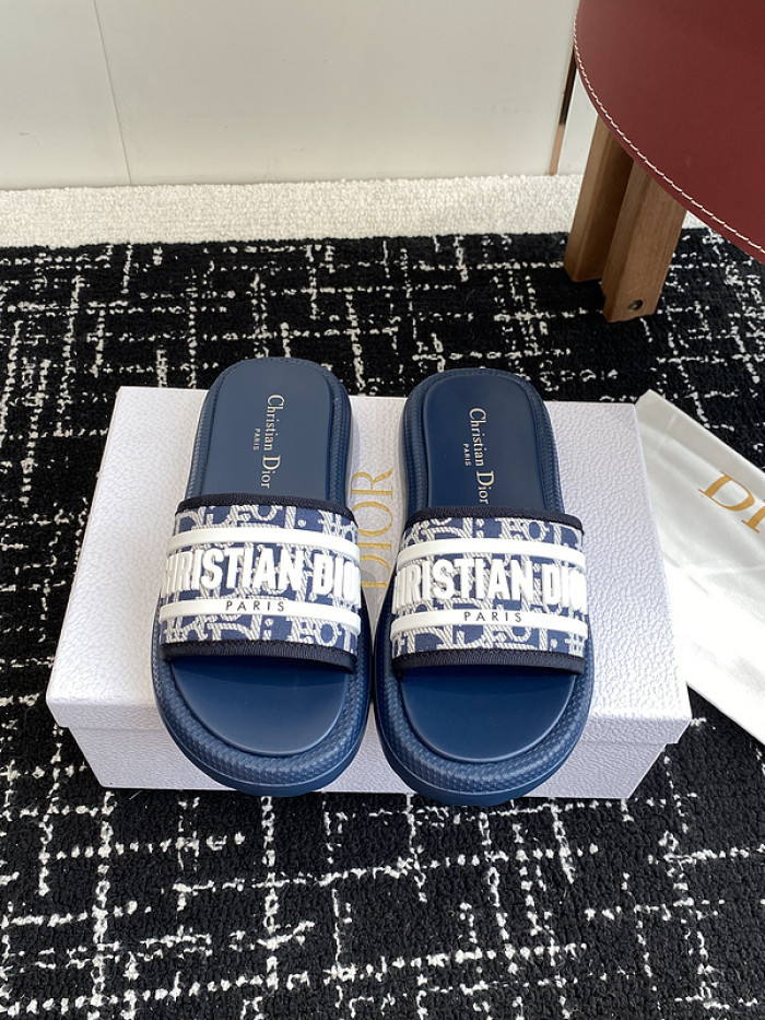 d10r sandal