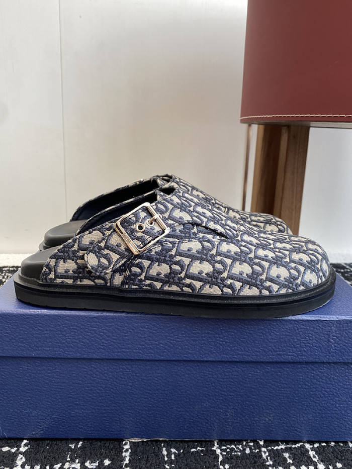 d10r sandal