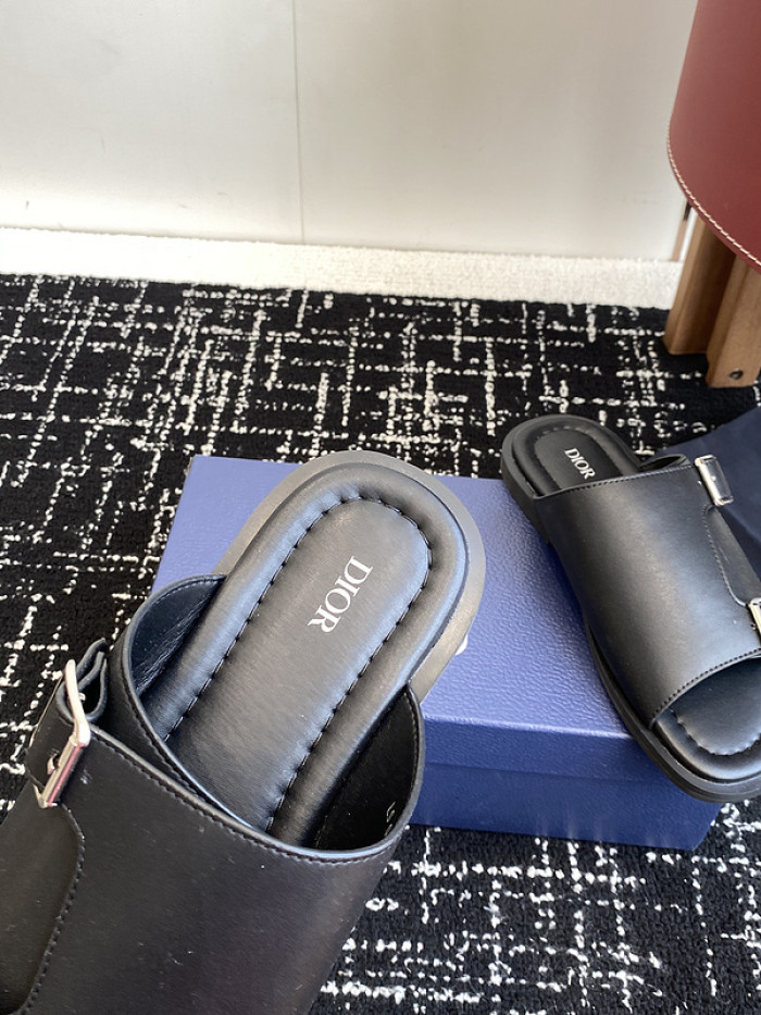 d10r sandal