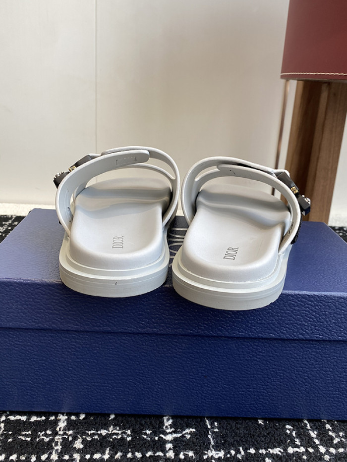 d10r sandal