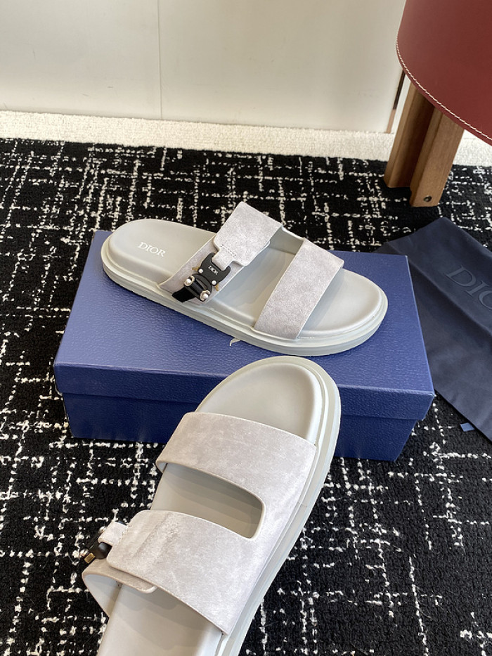 d10r sandal