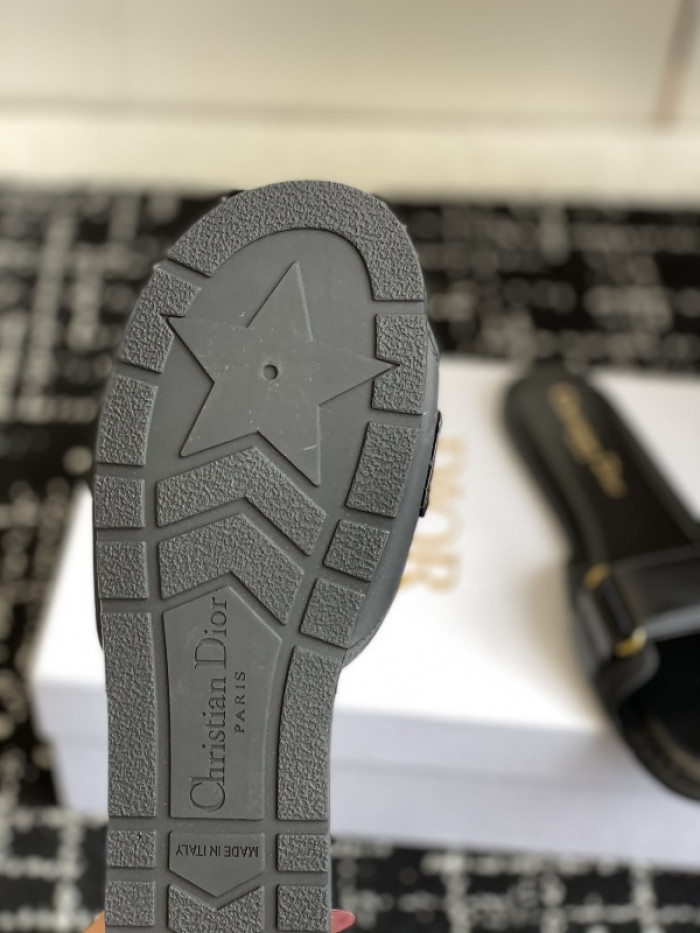 d10r sandal
