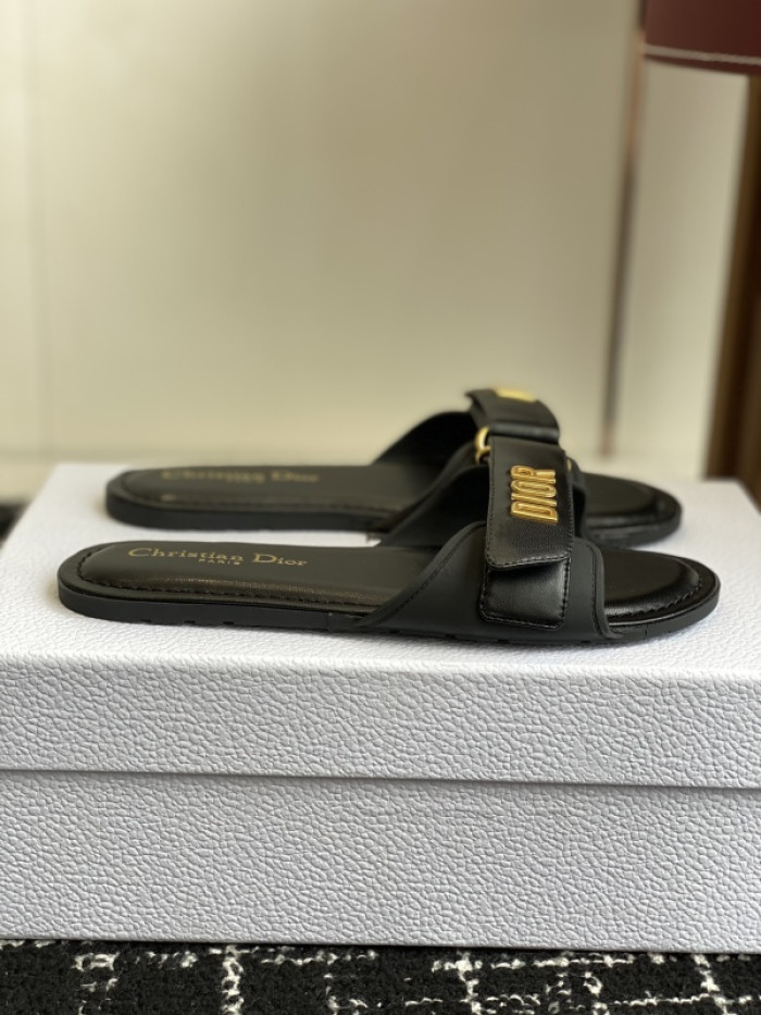 d10r sandal