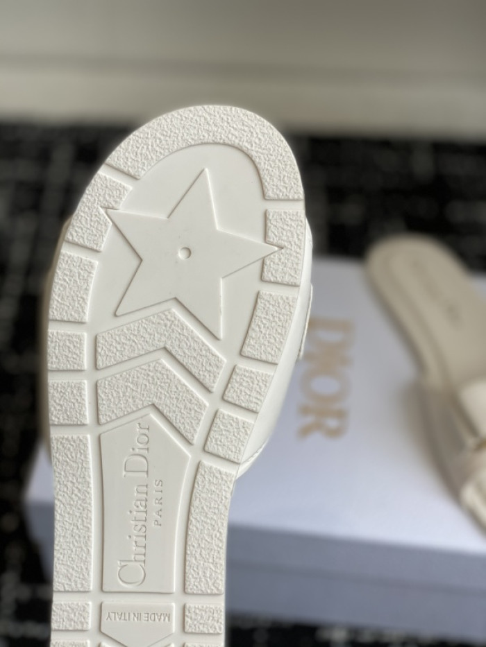 d10r sandal