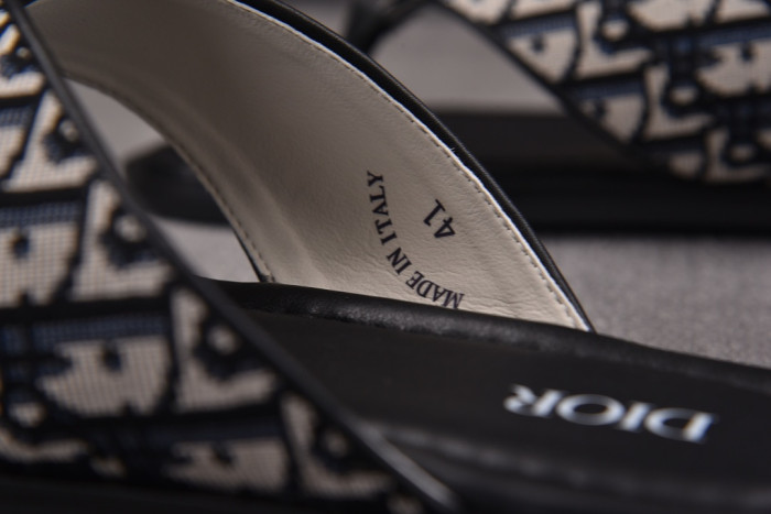 d10r sandal