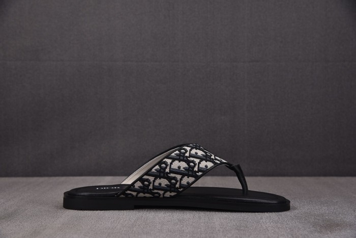 d10r sandal