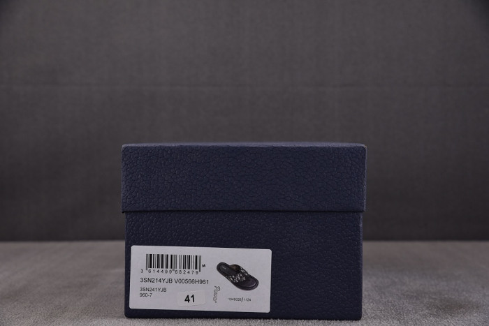 d10r sandal