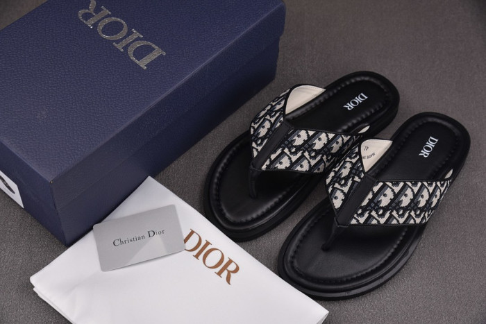 d10r sandal