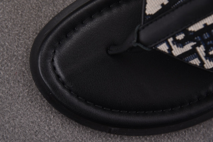 d10r sandal