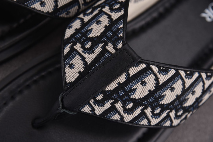 d10r sandal