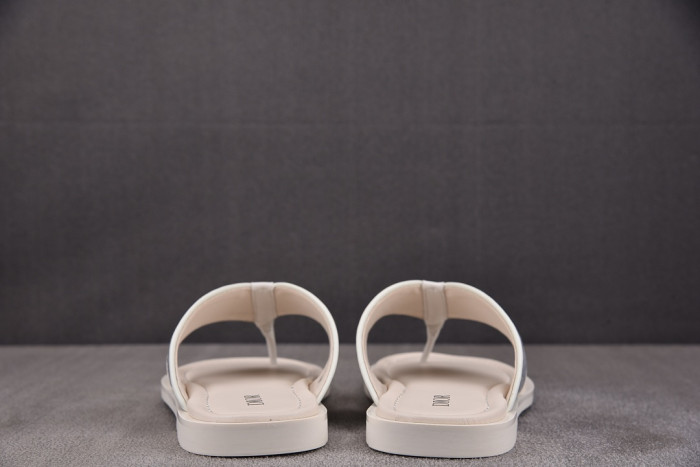 d10r sandal