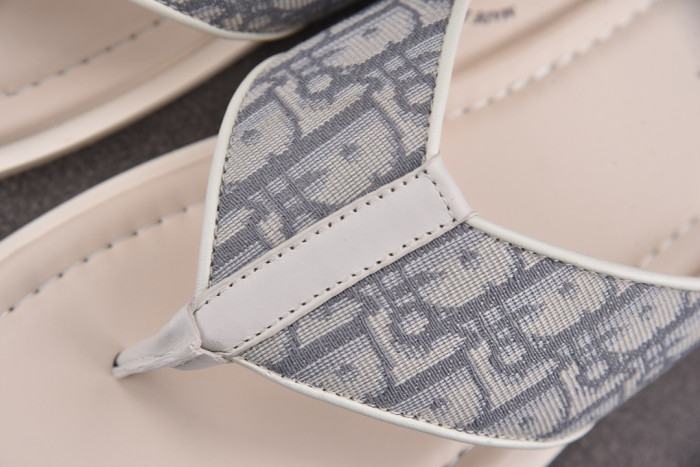 d10r sandal