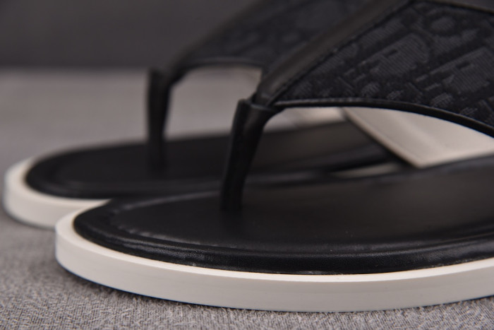 d10r sandal