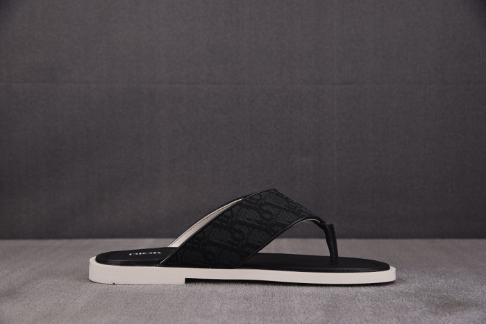 d10r sandal
