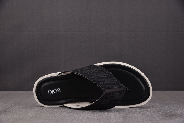 d10r sandal