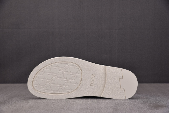 d10r sandal