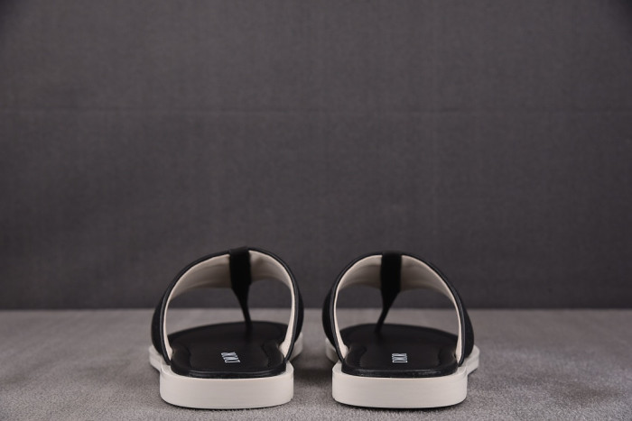 d10r sandal