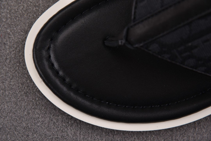 d10r sandal