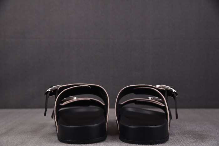 d10r sandal