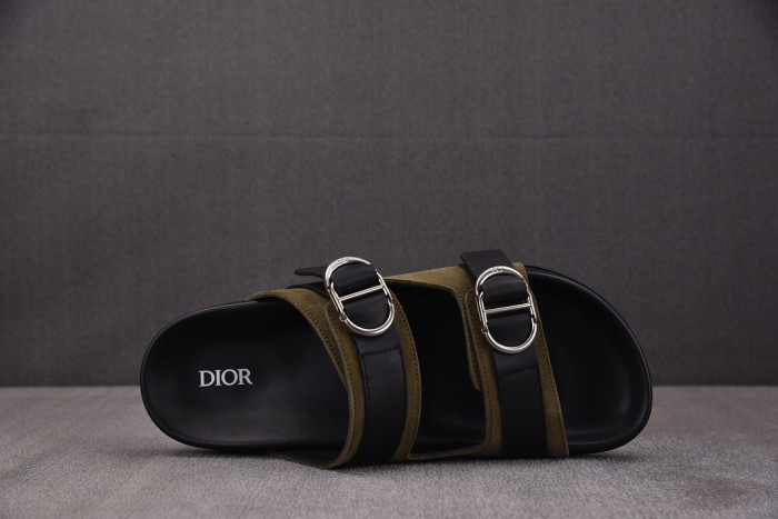 d10r sandal
