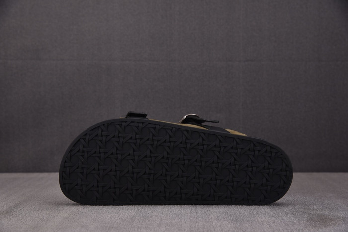 d10r sandal