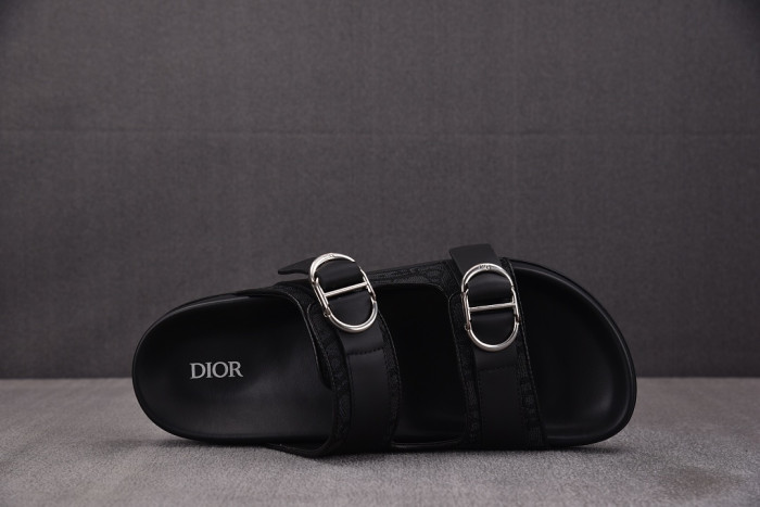 d10r sandal