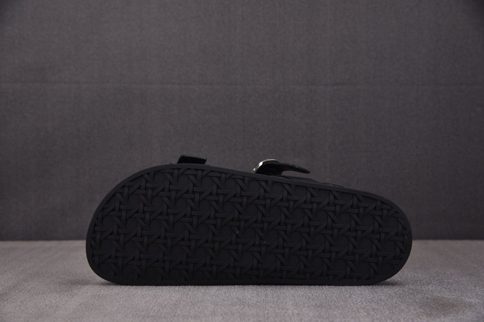d10r sandal