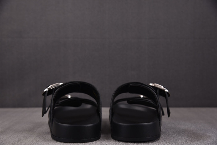 d10r sandal