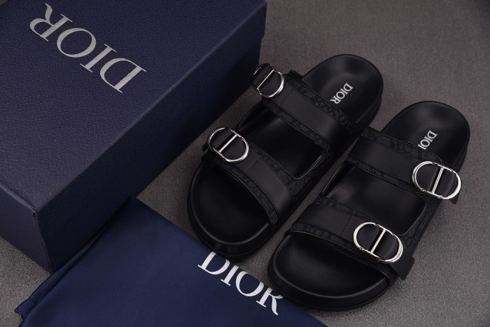 d10r sandal