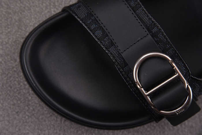 d10r sandal