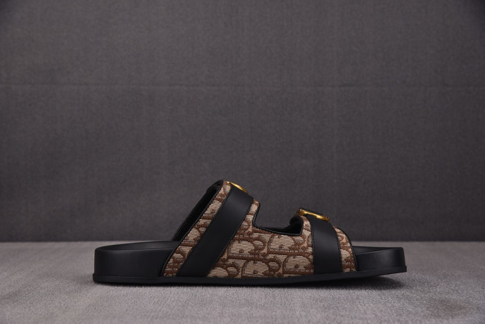 d10r sandal