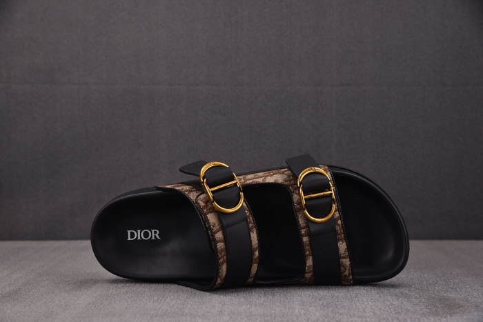 d10r sandal