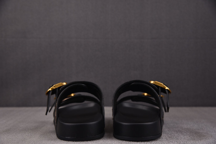 d10r sandal