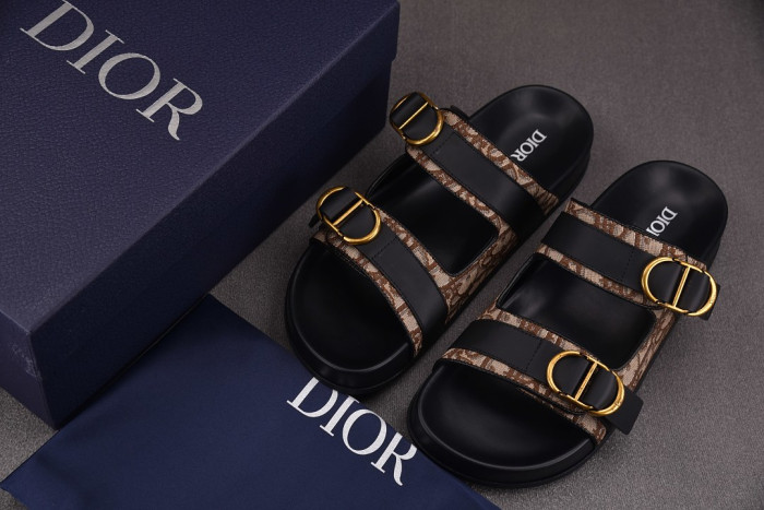 d10r sandal