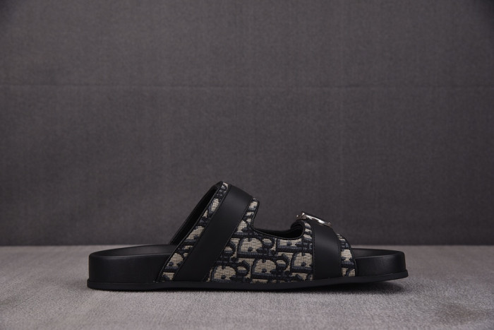 d10r sandal