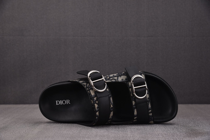 d10r sandal