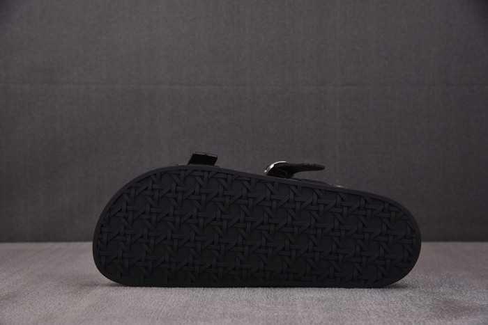 d10r sandal