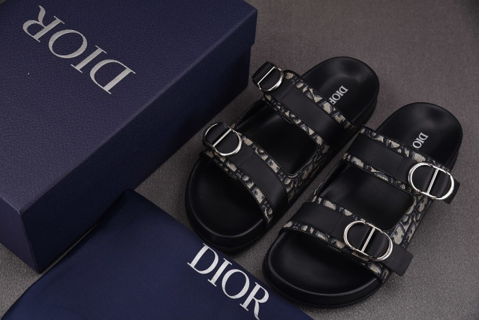 d10r sandal