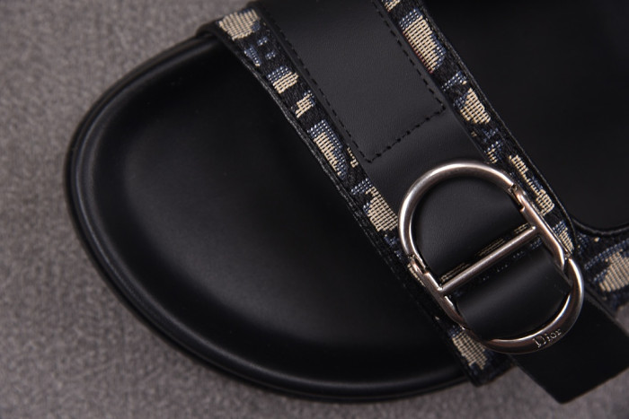 d10r sandal