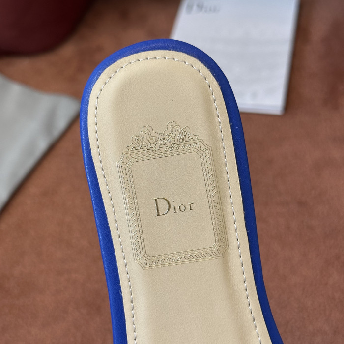 d10r sandal
