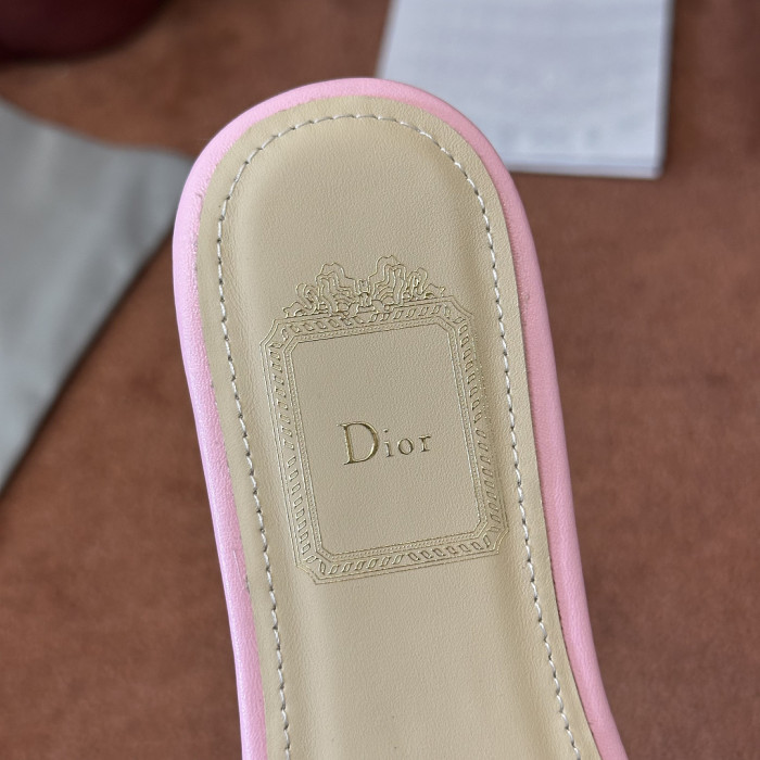 d10r sandal