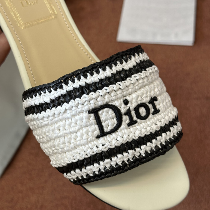 d10r sandal
