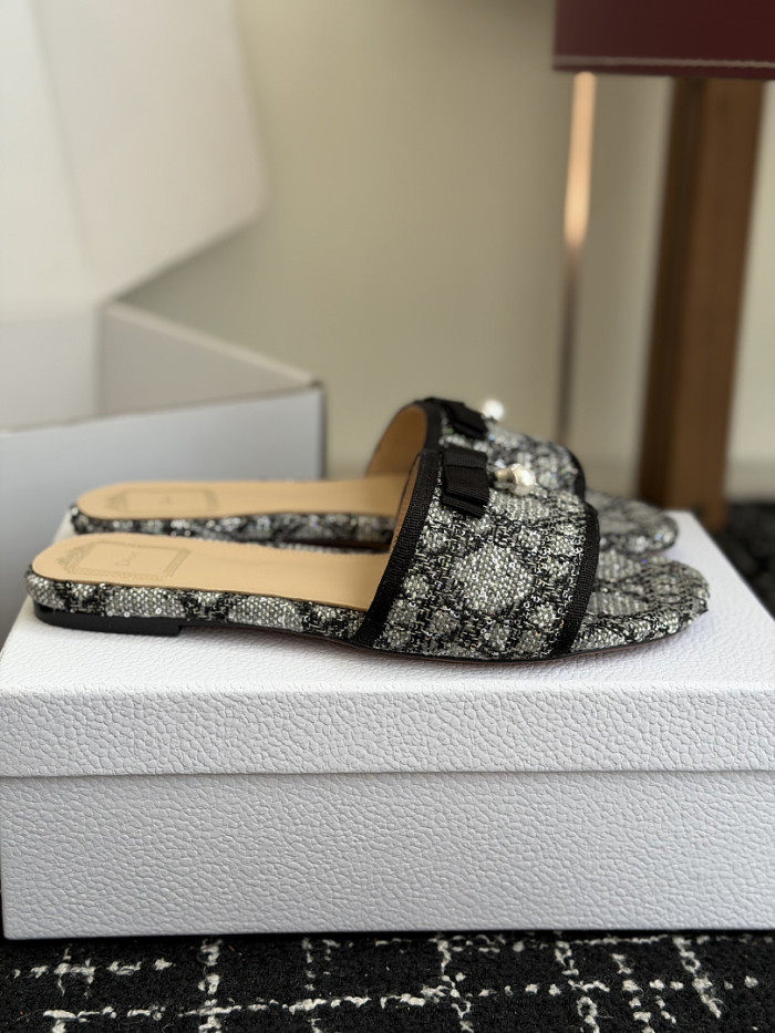 d10r sandal