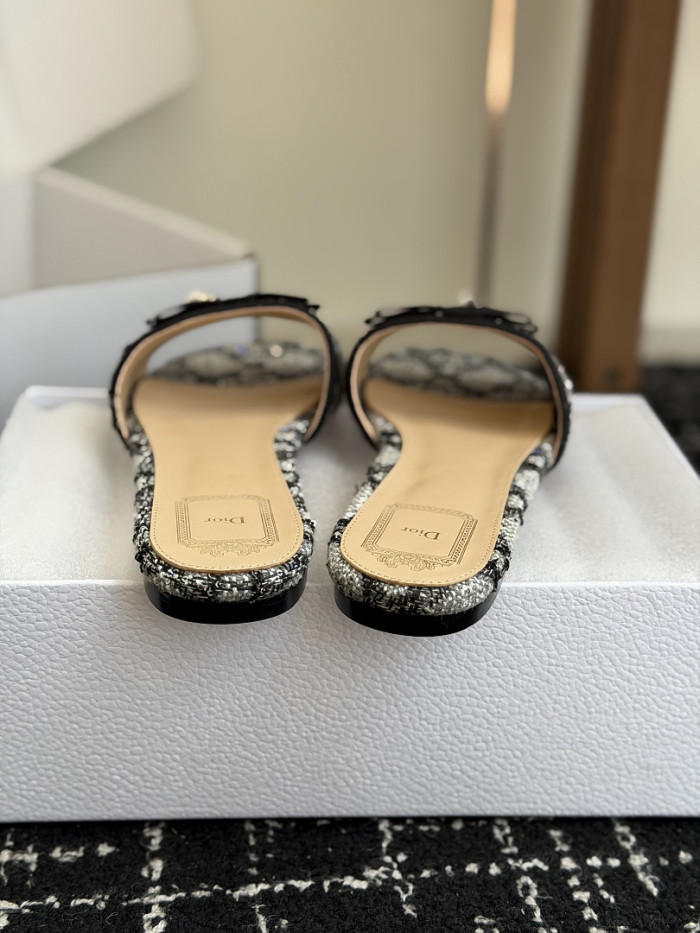d10r sandal