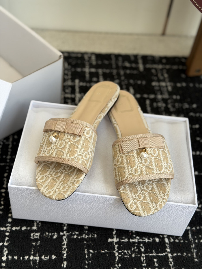 d10r sandal
